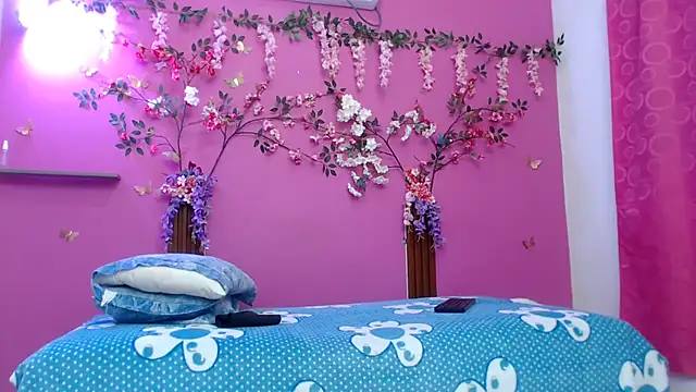 Snapshot of skinnybarbie022 chatting on May 8, 2026, 12:49 am skinnybarbie022 online show from May 8, 2026, 12:49 am