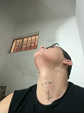 Kurtxxx22 online show from April 29, 2026, 9:10 pm