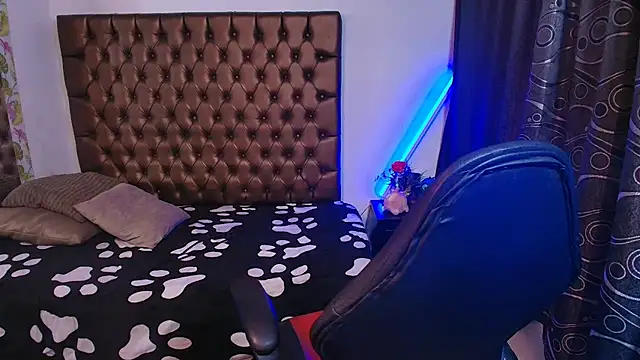 lailahdark online show from April 6, 2026, 8:43 pm