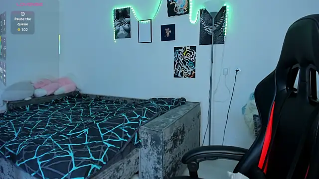 cute little ass online show from October 3, 2025, 3:42 pm