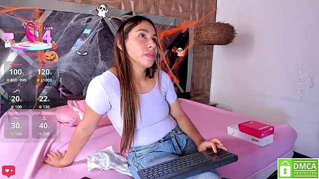 Selene  Lopez  online show from November 1, 2025, 8:22 pm