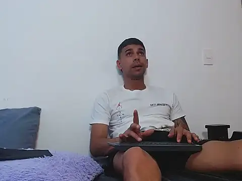 allanjones15 online show from September 8, 2025, 9:03 pm