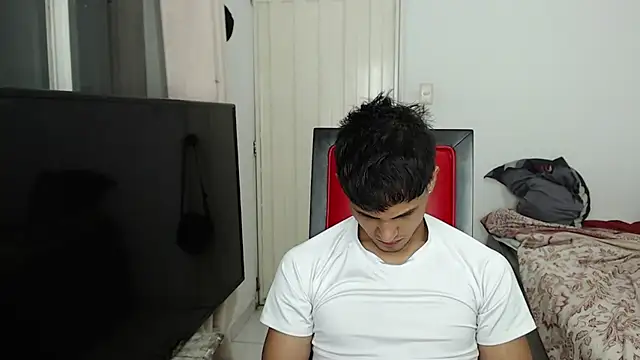 Alex mojica online show from November 4, 2025, 5:17 am