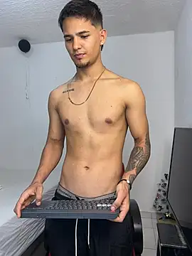 Alex mojica online show from February 7, 2026, 6:17 am