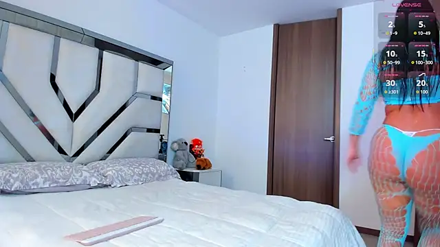 Michelle Ferrerr online show from October 24, 2025, 11:17 am