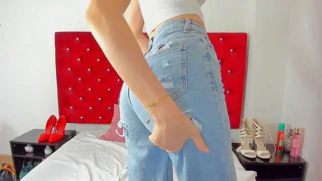 PleasureJasmine online show from May 27, 2026, 8:55 am