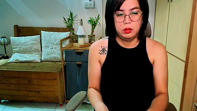 moriliciousxxx online show from May 25, 2026, 10:49 pm