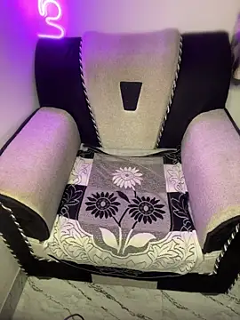 Delisha143 online show from April 22, 2026, 5:10 am
