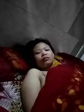 LinhNa999 online show from December 5, 2025, 1:42 pm