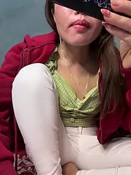 Snapshot of Sunny_lotus chatting on December 23, 2025, 10:57 am Sunny lotus online show from December 23, 2025, 10:57 am