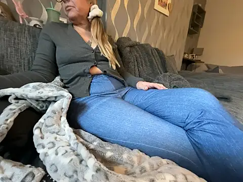 Anastasia-BlondeXX online show from February 11, 2026, 9:03 am