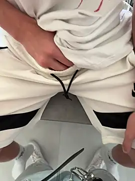 Manu97k online show from April 16, 2026, 4:41 pm