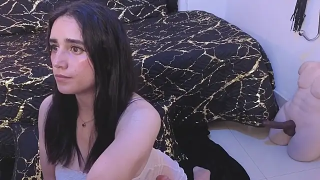 elowen halley1 online show from November 20, 2025, 7:35 pm