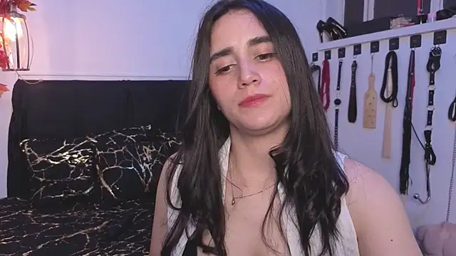 elowen halley1 online show from November 21, 2025, 6:50 pm