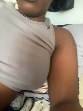 Snapshot of bybey18 chatting on October 14, 2025, 3:02 pm bybey18 online show from October 14, 2025, 3:02 pm