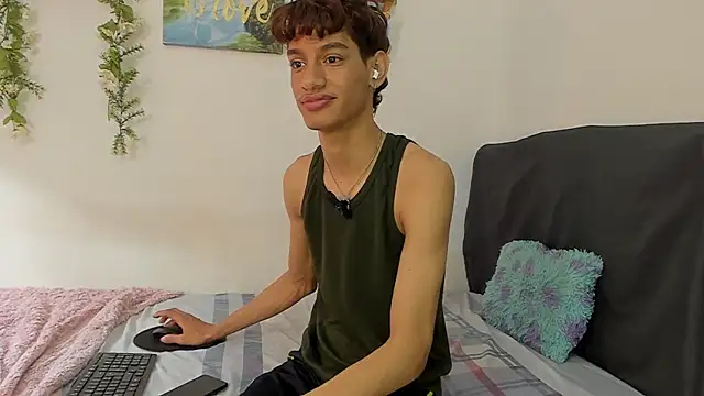 Snapshot of Peterfrost19 chatting on October 16, 2025, 3:24 pm Peterfrost19 online show from October 16, 2025, 3:24 pm