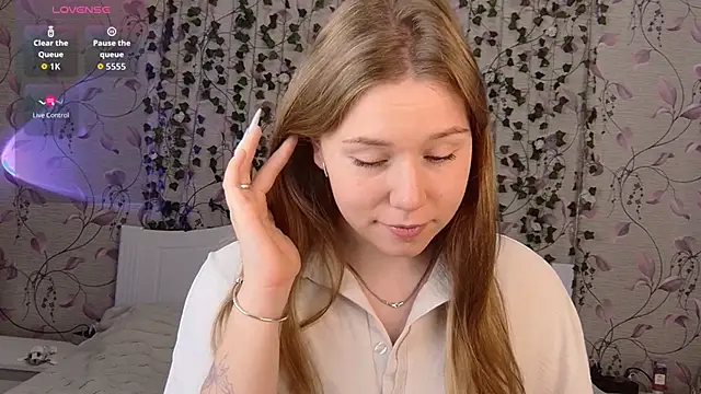 Snapshot of _influensii_ chatting on October 23, 2025, 5:07 am influensii online show from October 23, 2025, 5:07 am