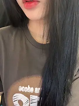 Snapshot of Dolly282 chatting on April 4, 2026, 11:40 am Dolly282 online show from April 4, 2026, 11:40 am