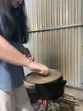 Julia-Elsa online show from November 5, 2025, 11:32 am