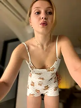 Emaline Fane online show from November 14, 2025, 6:39 pm