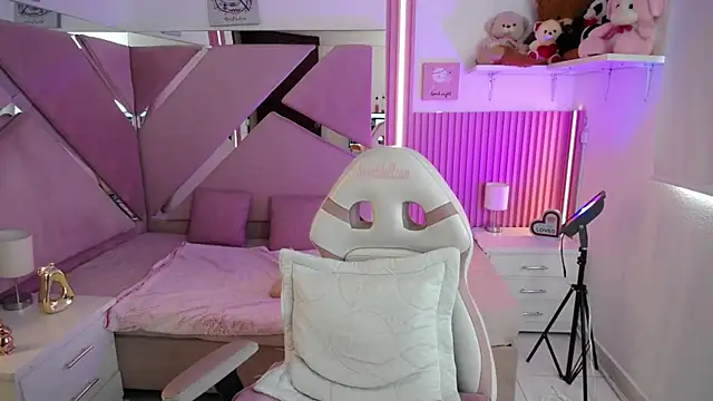 Mia garcia28 online show from December 1, 2025, 7:41 pm