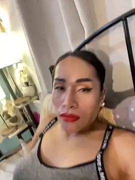 RomanticPearlTS online show from November 17, 2025, 2:06 am