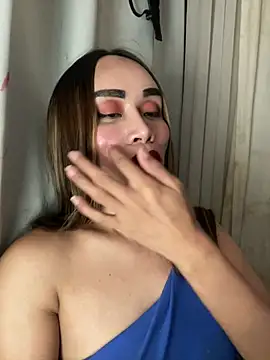 Snapshot of RomanticPearlTS chatting on July 1, 2026, 2:29 pm RomanticPearlTS online show from July 1, 2026, 2:29 pm