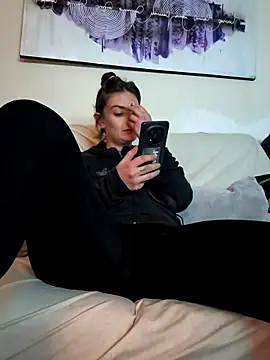 Junani2231 online show from April 9, 2026, 4:23 am