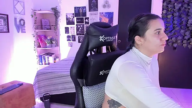 Lana Herondale online show from November 27, 2025, 9:33 am