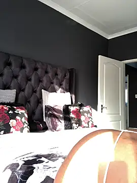 Thick Shawtyy online show from September 18, 2025, 2:30 pm