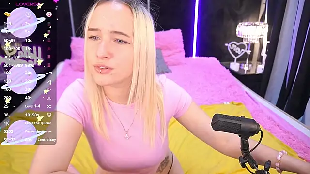 LilElfie online show from September 16, 2025, 1:12 pm