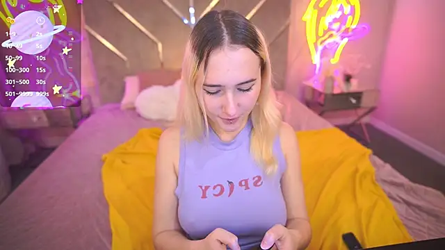 LilElfie online show from November 7, 2025, 1:55 pm