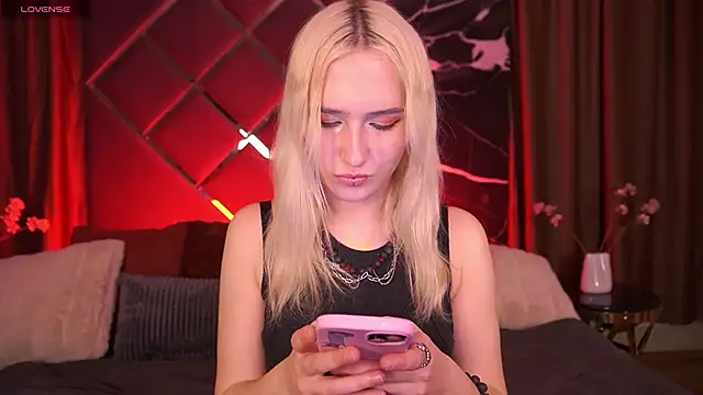 LilElfie online show from February 26, 2026, 2:16 pm