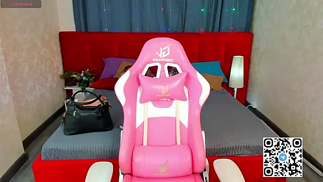 Mia E1fie online show from February 8, 2026, 1:09 am