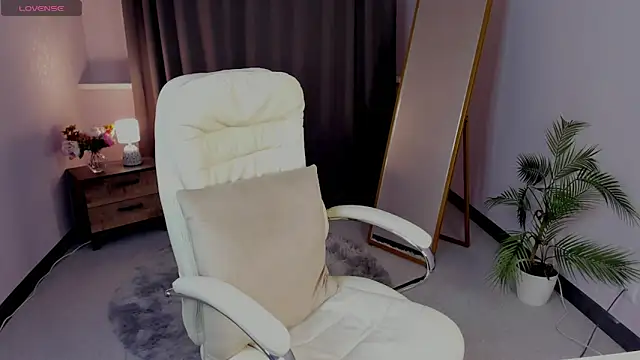 cute luucy online show from February 26, 2026, 4:11 am