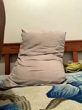 sweetcake87 online show from October 28, 2025, 5:00 am