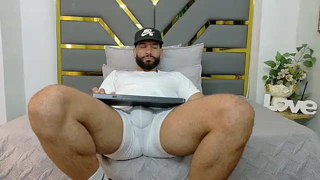 yorbymaxx online show from October 11, 2025, 2:26 pm