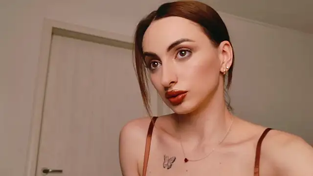 Snapshot of AuraPure chatting on October 23, 2025, 6:50 pm AuraPure online show from October 23, 2025, 6:50 pm