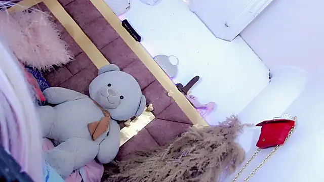 Snapshot of ravenous_charmer chatting on February 13, 2026, 9:22 pm ravenous charmer online show from February 13, 2026, 9:22 pm