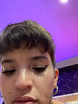 DayanaDG online show from November 16, 2025, 10:15 pm