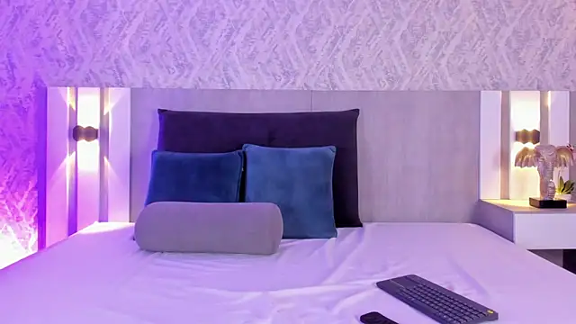 krystal foxx online show from April 14, 2026, 12:27 am