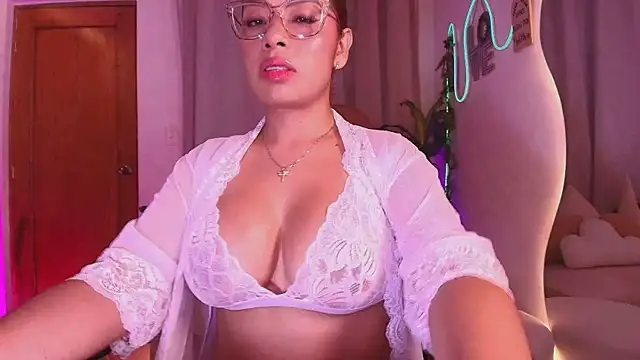 Snapshot of megansan_ chatting on May 7, 2026, 2:22 pm megansan online show from May 7, 2026, 2:22 pm