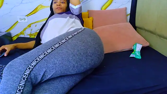 AmbarSmit online show from April 1, 2026, 3:29 am