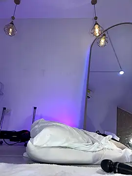 Snapshot of hade_rosse chatting on November 9, 2025, 1:04 am hade rosse online show from November 9, 2025, 1:04 am