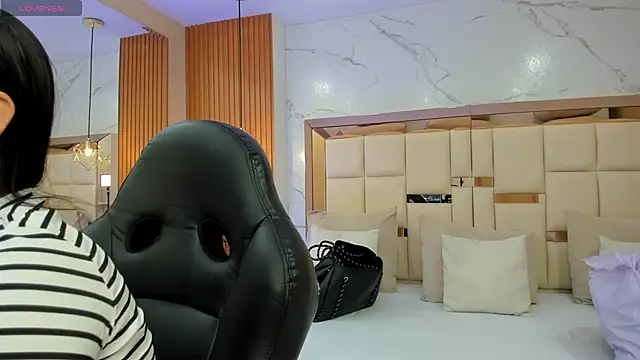 julieta rosee online show from March 11, 2026, 9:54 pm