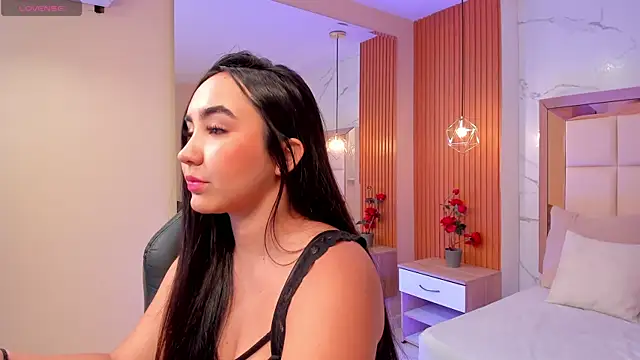 julieta rosee online show from March 23, 2026, 8:35 pm