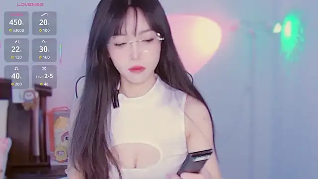 XiaoNana  online show from December 15, 2025, 1:32 am