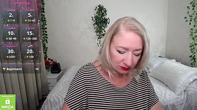 hunters woman online show from September 21, 2025, 1:57 pm