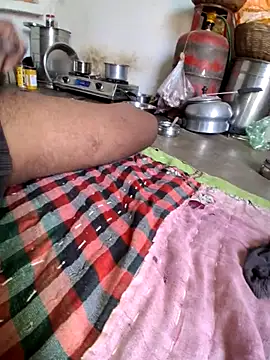 RAYI Queen 3 online show from December 15, 2025, 4:06 am