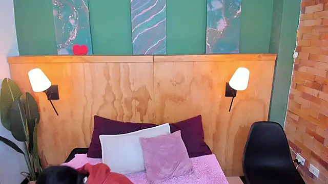 milavega  online show from December 4, 2025, 12:03 pm